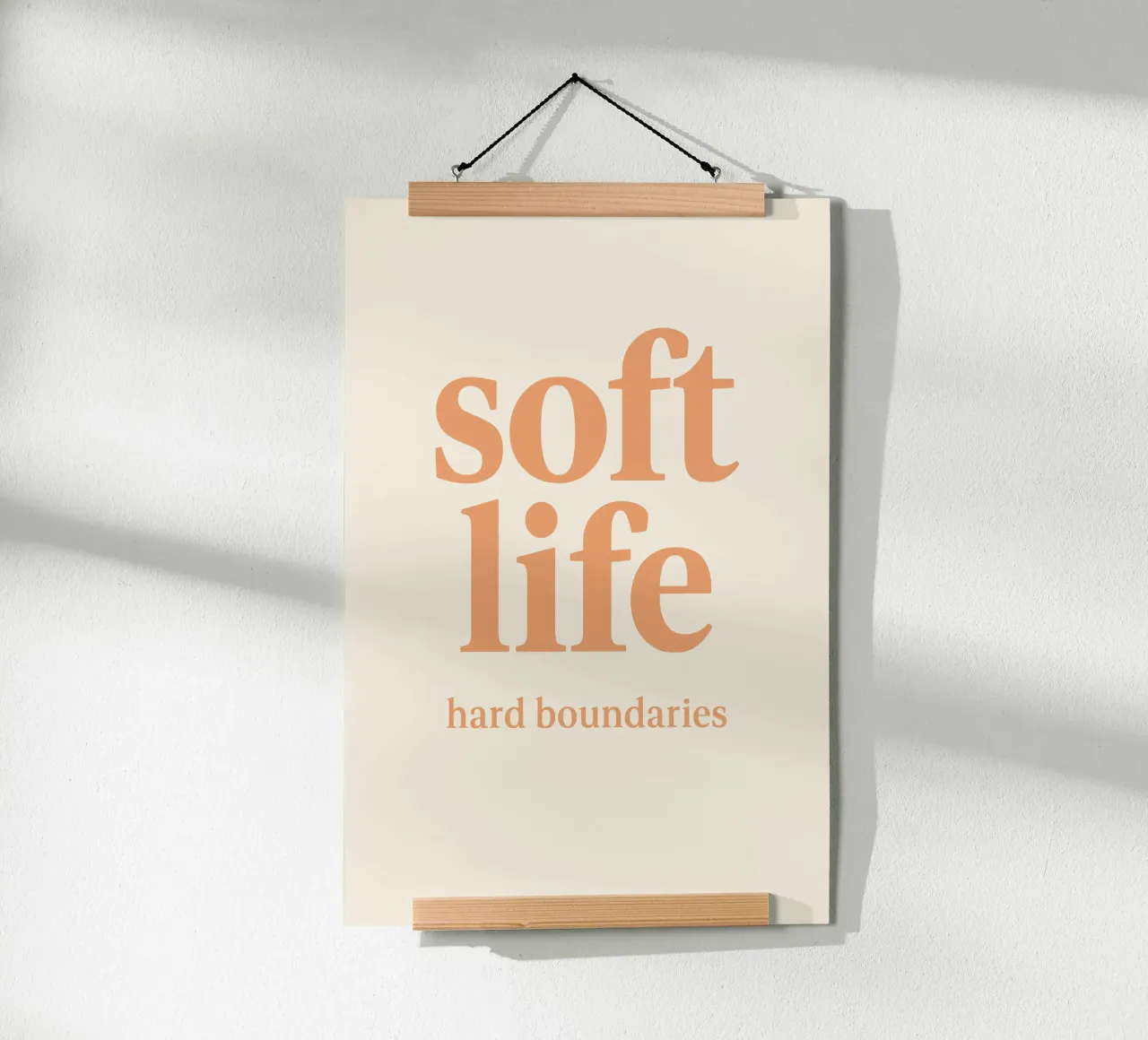 Une vie douce, des bords fermes poster avec cadre en plastique de QuooodZ by MooodzArt