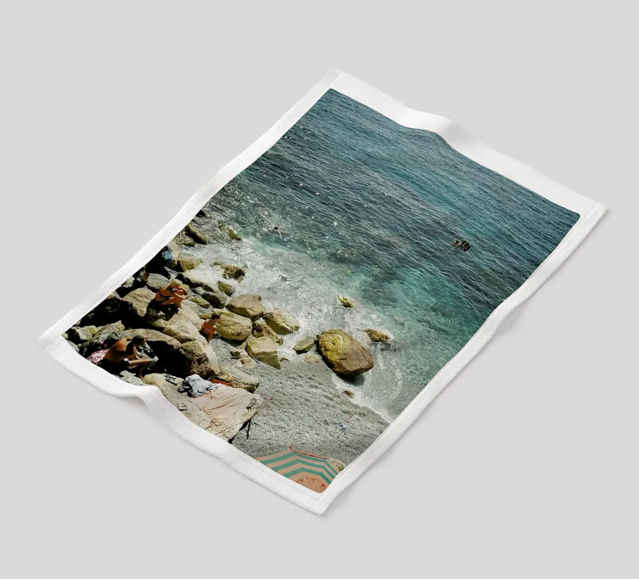 Tuscan Beach coperta in pile da Chris Abatzis