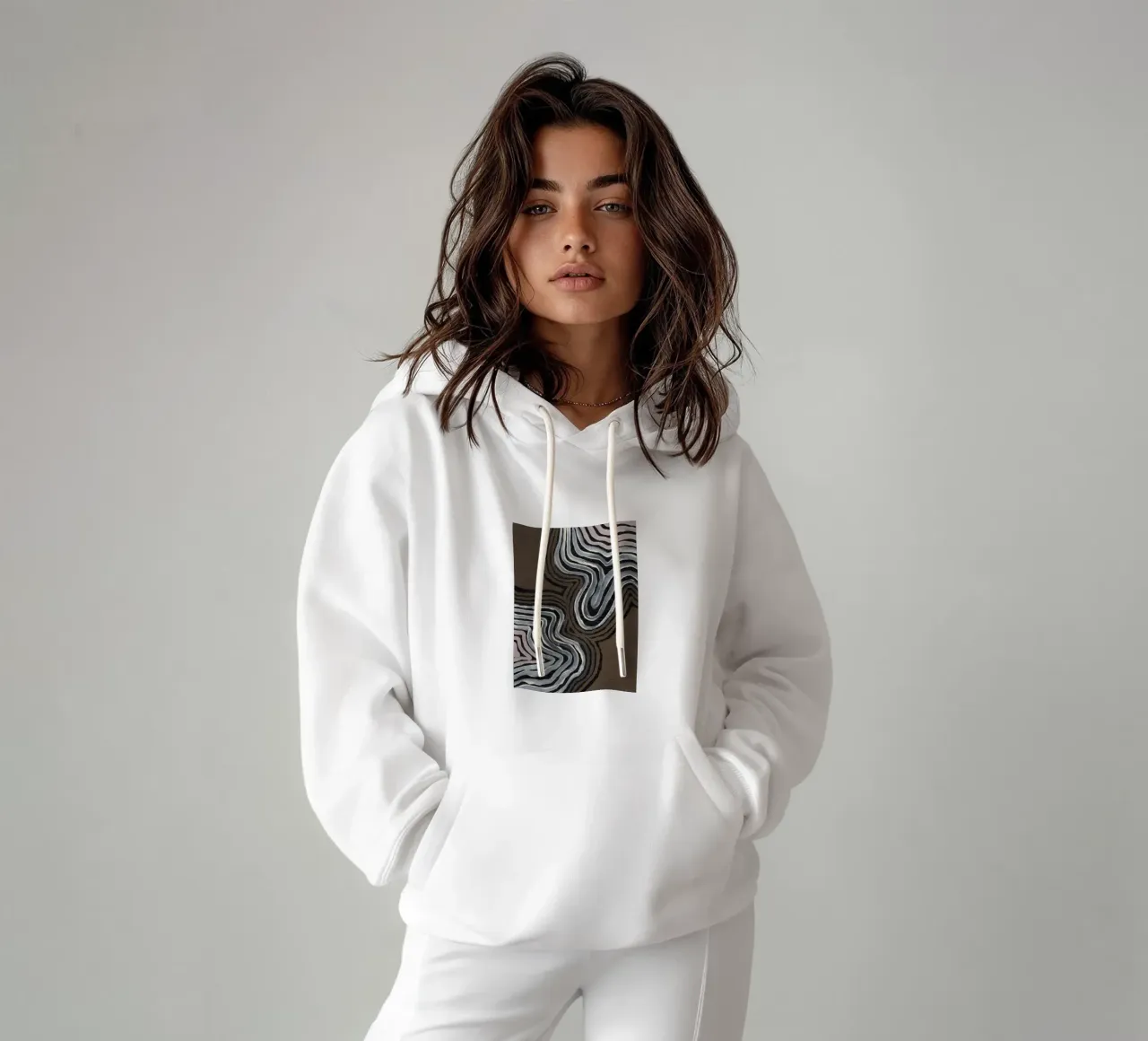 Irdene Rhythmische Linien Hoodie von Nikitajariwala