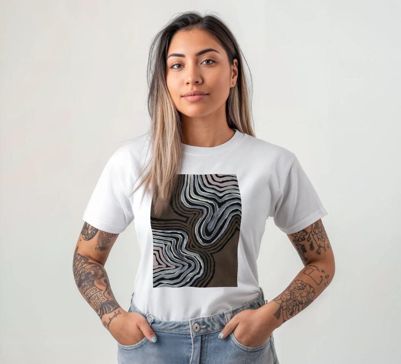 Terra Linee ritmiche t-shirt da Nikitajariwala