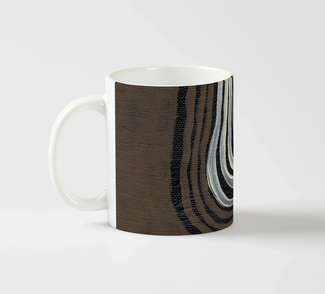 Terra Linee ritmiche tazza in ceramica da Nikitajariwala