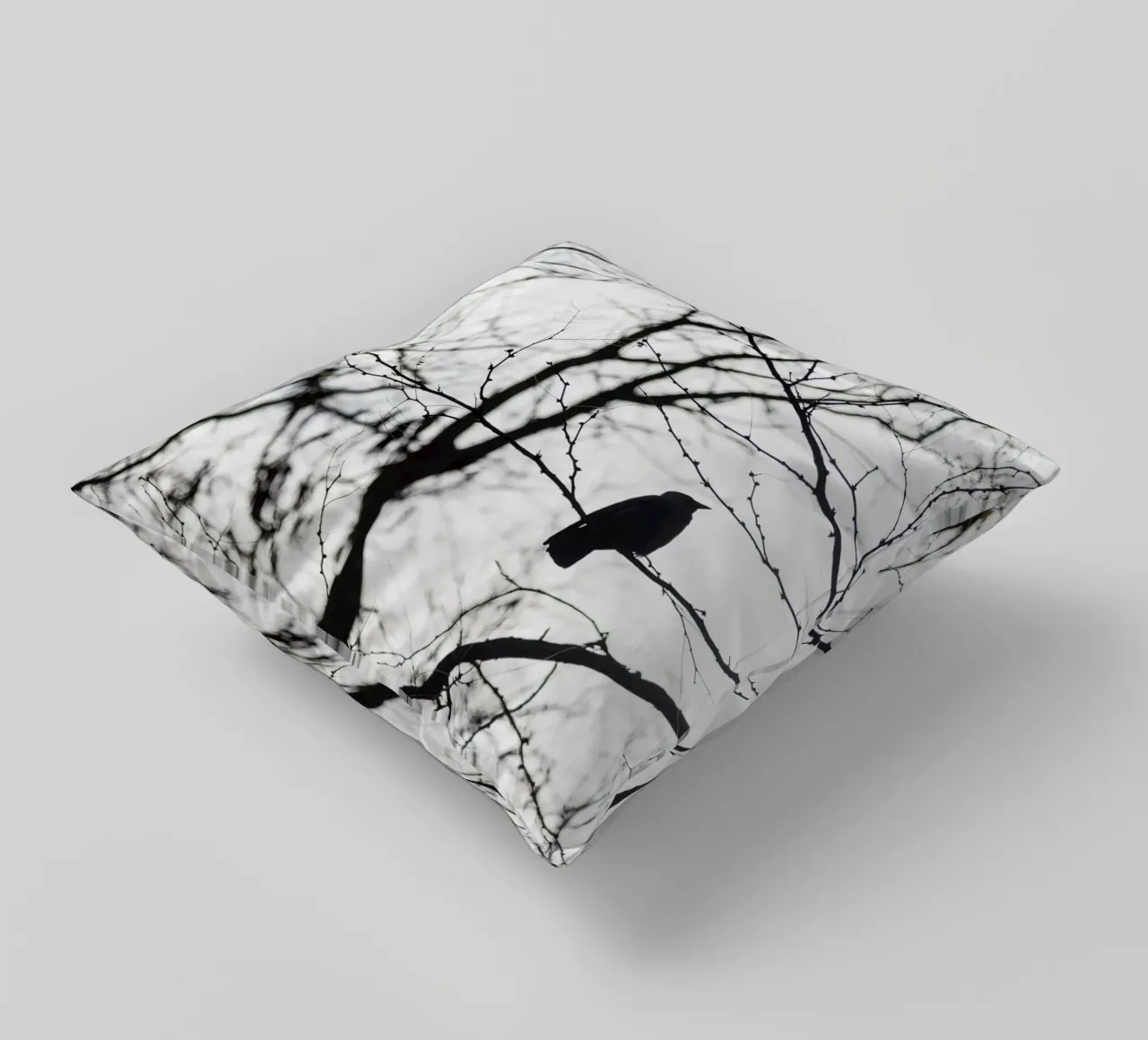 Bird in a tree cuscino da photolovers