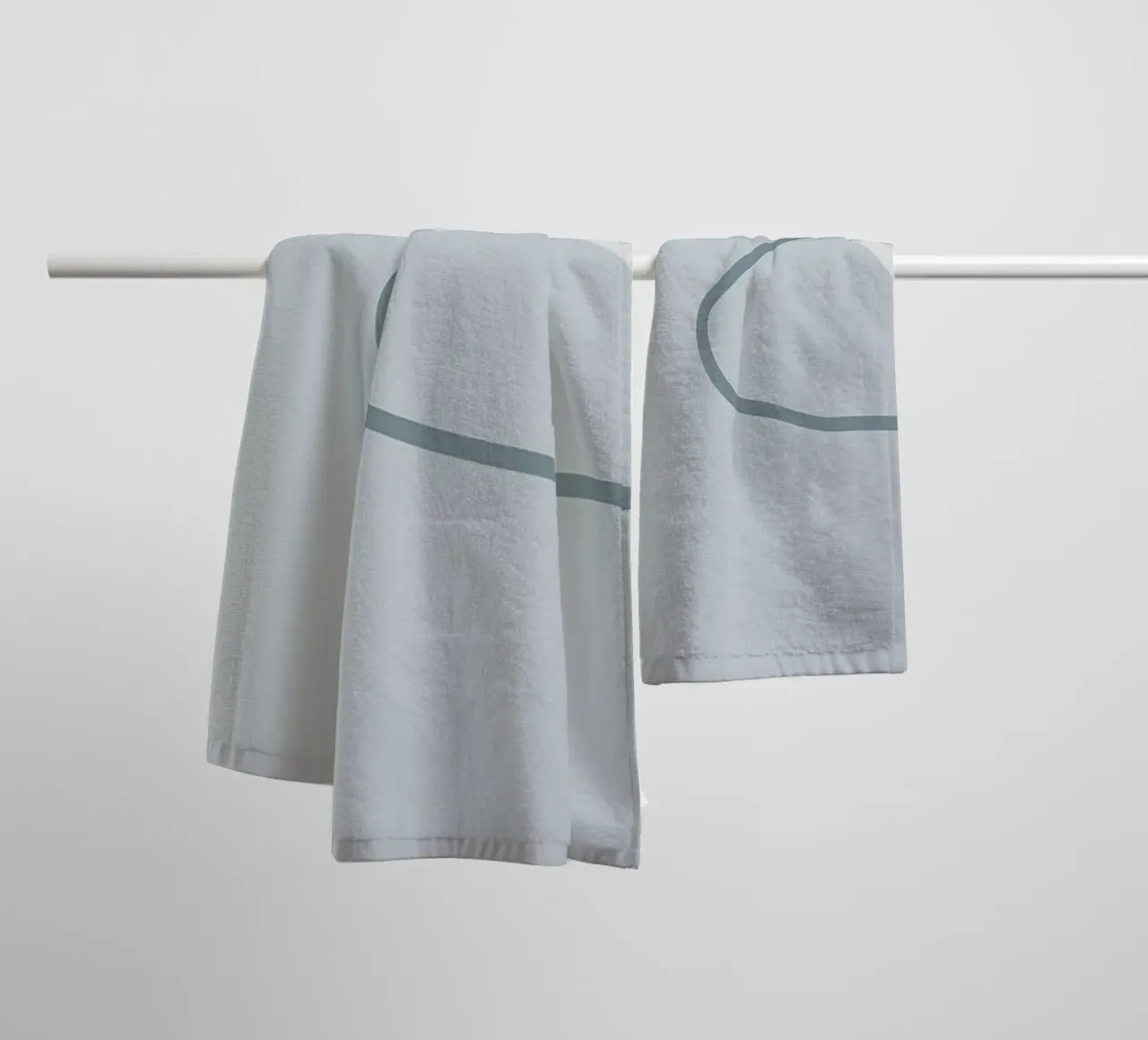 Grey Abstraction II Handtuch von Hey Vincent