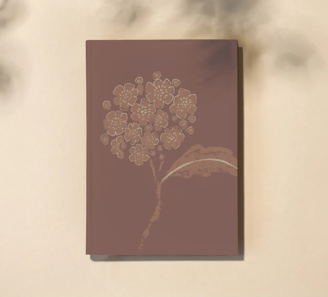 Irdene mokkabraune Blumen Notizbuch von Nikitajariwala