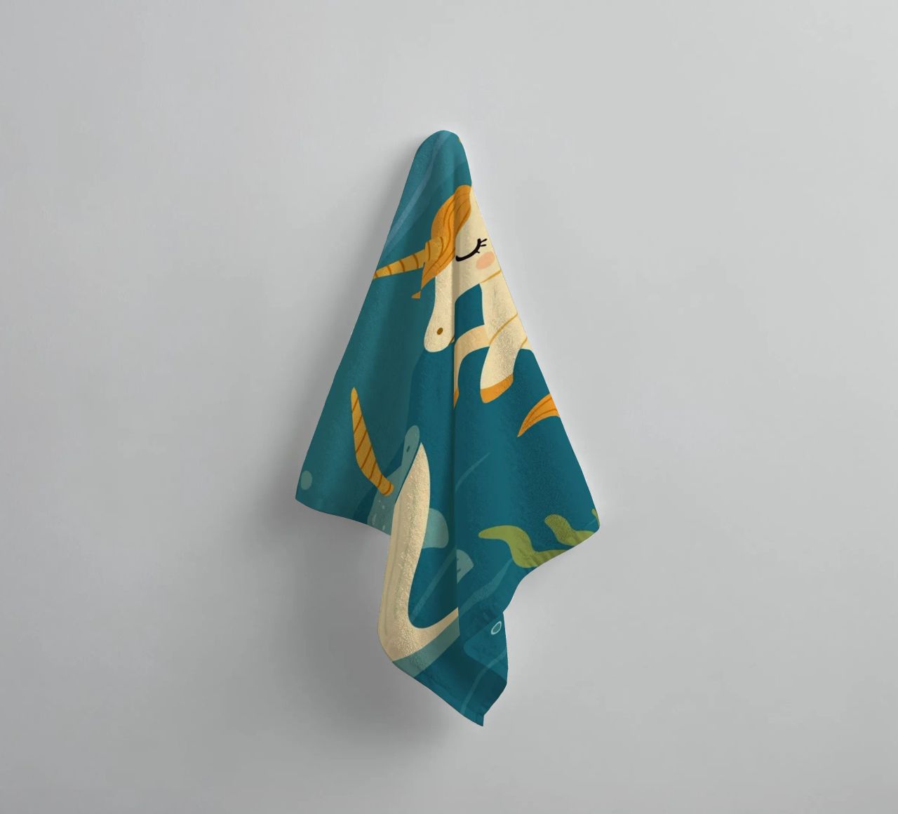 Une douce licorne des mers et un joyeux narval serviette de bain de namosh