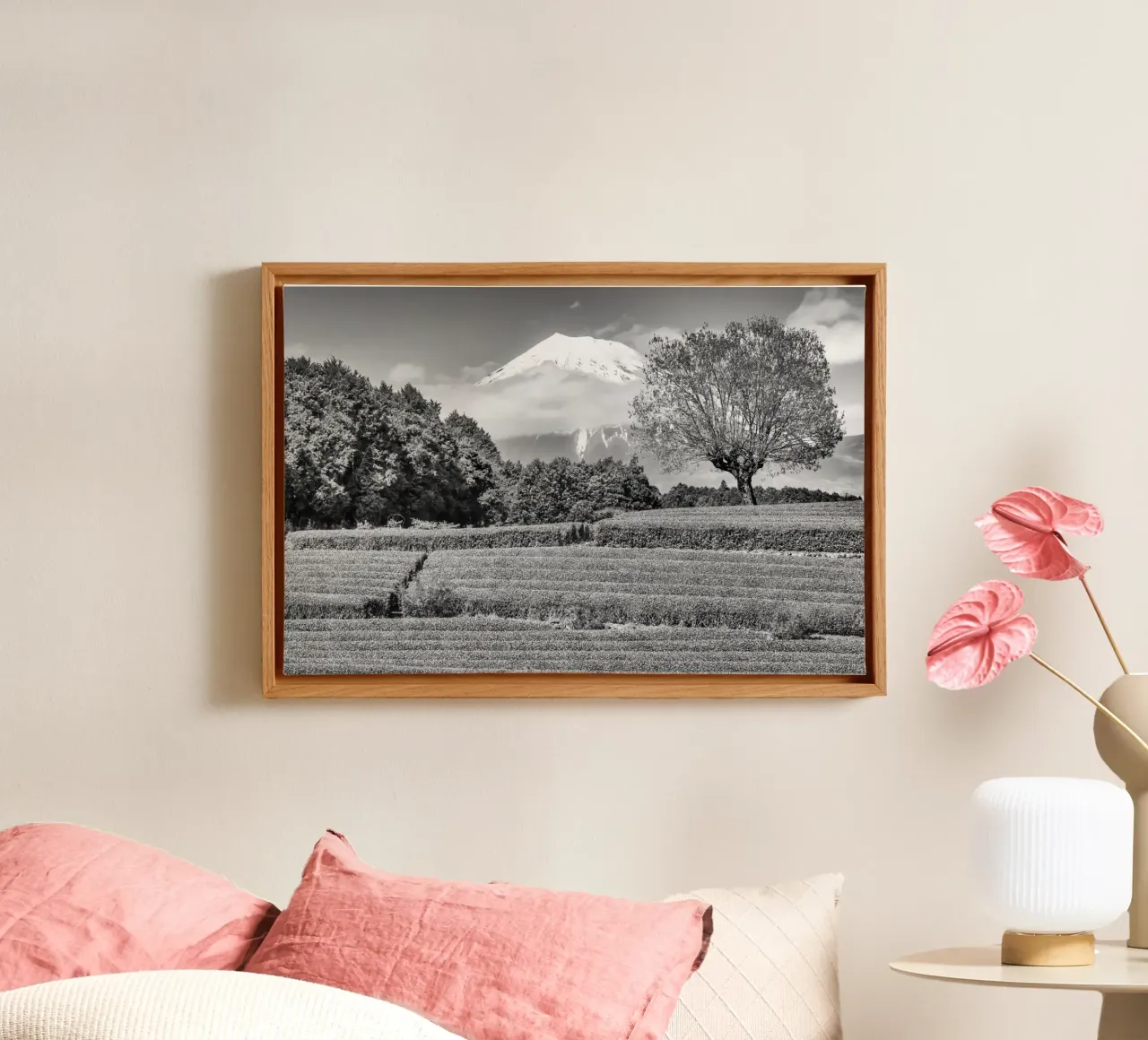 Fuji con piantagione di tè Obuchi | monocromia tela con Cornice a cassetta da Melanie Viola