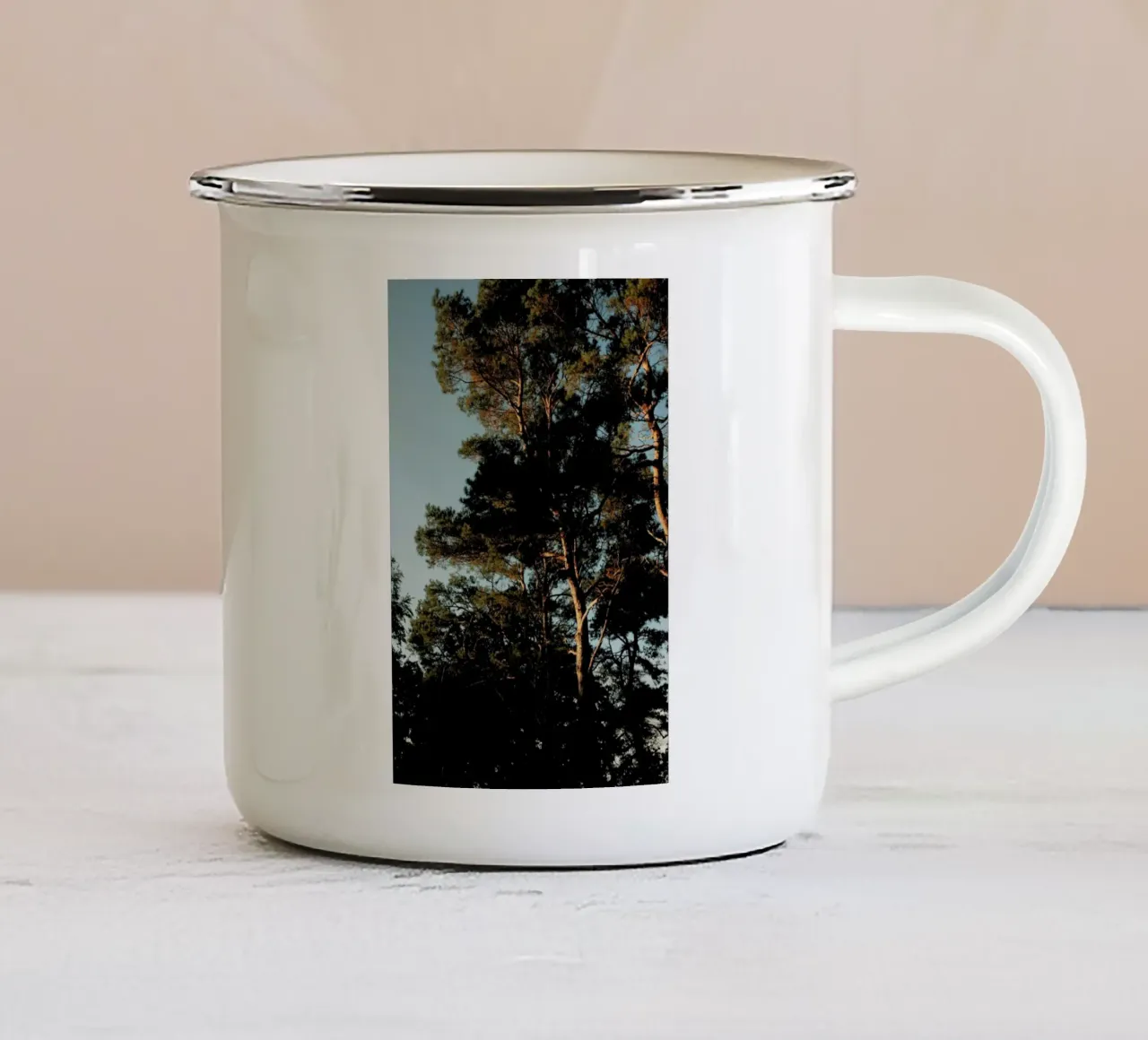 Lights And Shoadows tazza in smalto da Sebastian Hilgetag