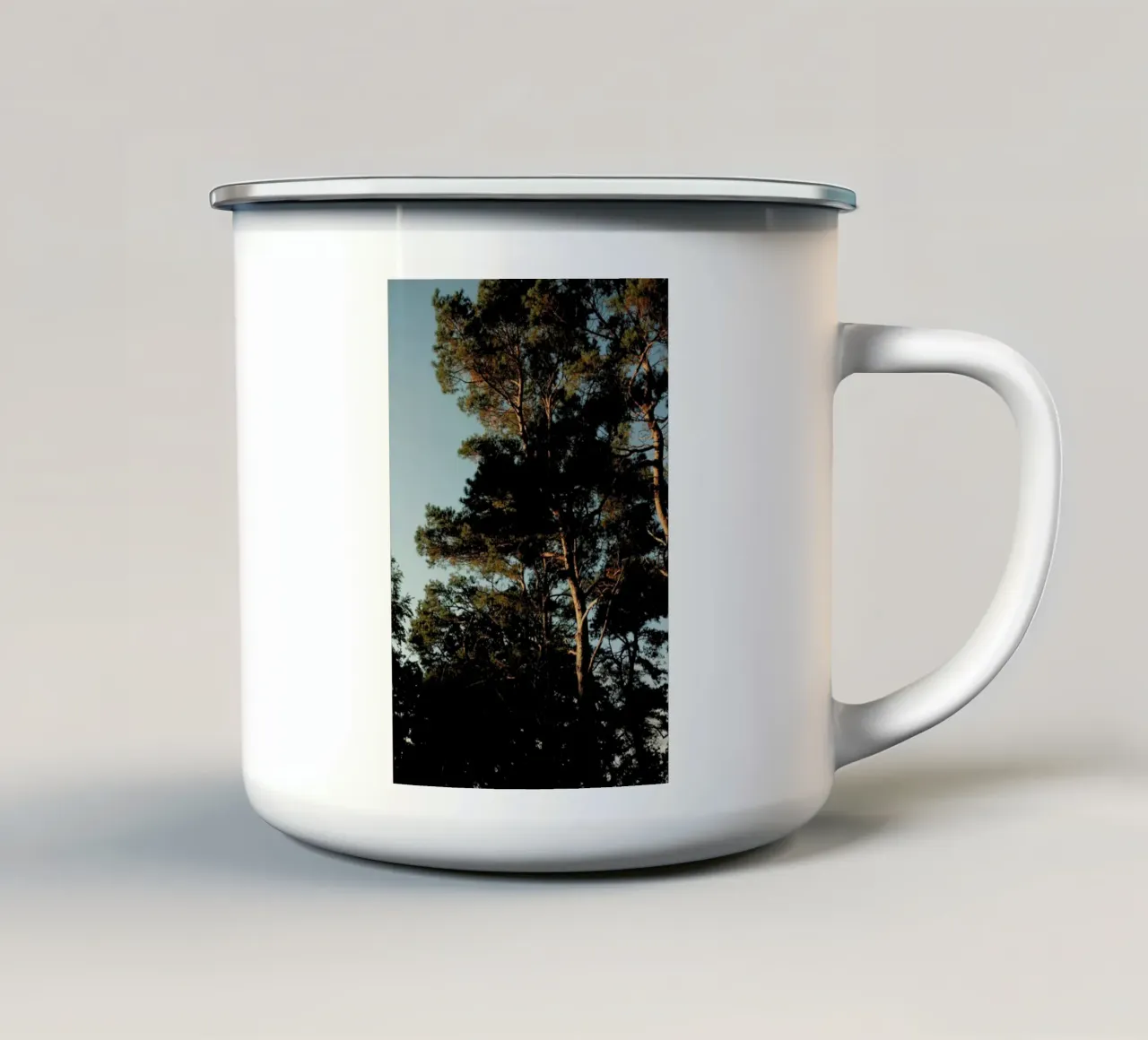 Lights And Shoadows tazza in smalto da Sebastian Hilgetag