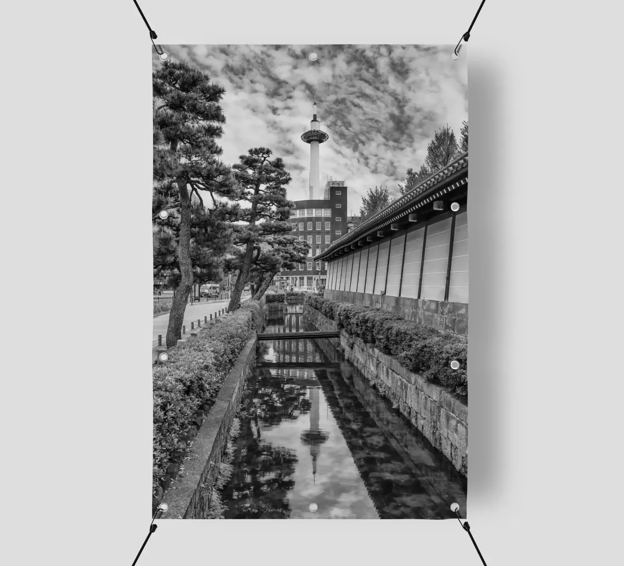 Torre di Kyoto - Riflesso nel fossato dell'Higashi Hongan-ji telo in pvc da Melanie Viola