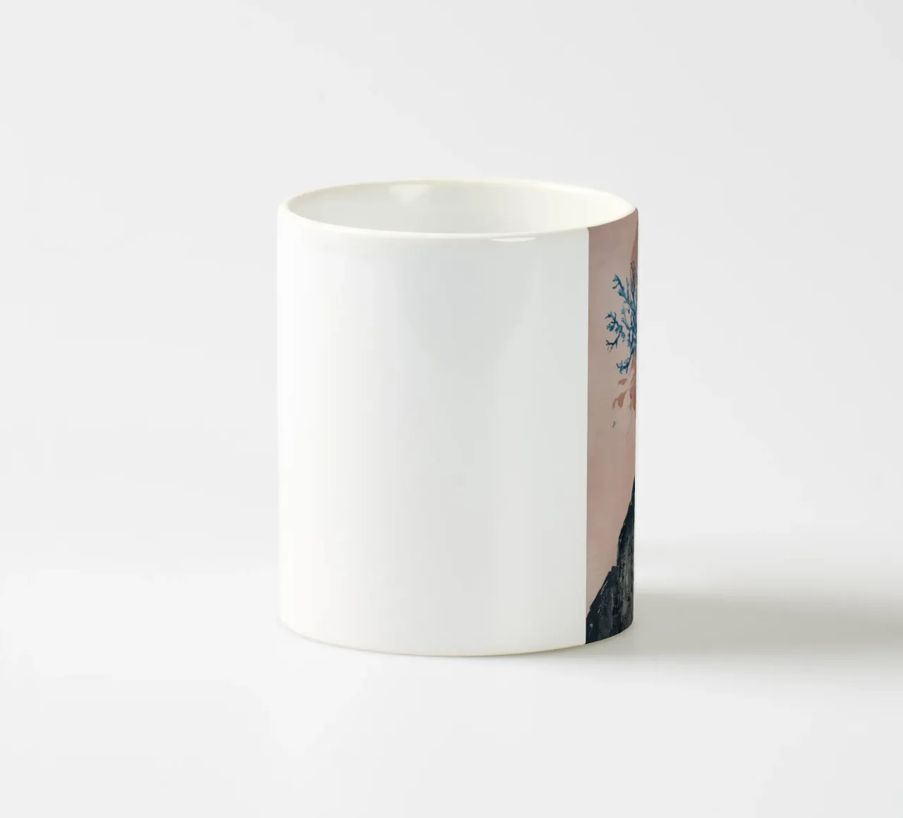 Fiore di gelo aureolato tazza in ceramica da Vivid Reverie