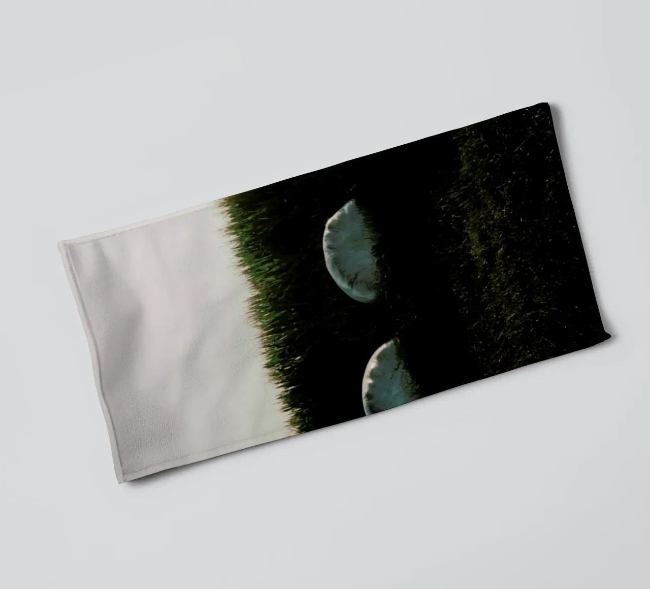 Analog Series Fields At Sundown asciugamano da bagno da Sebastian Hilgetag