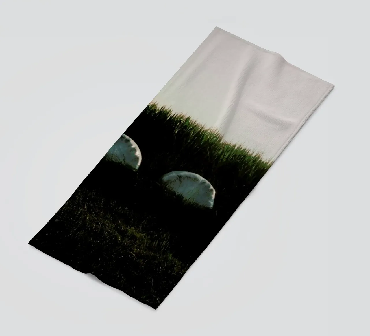 Analog Series Fields At Sundown Strandtuch von Sebastian Hilgetag