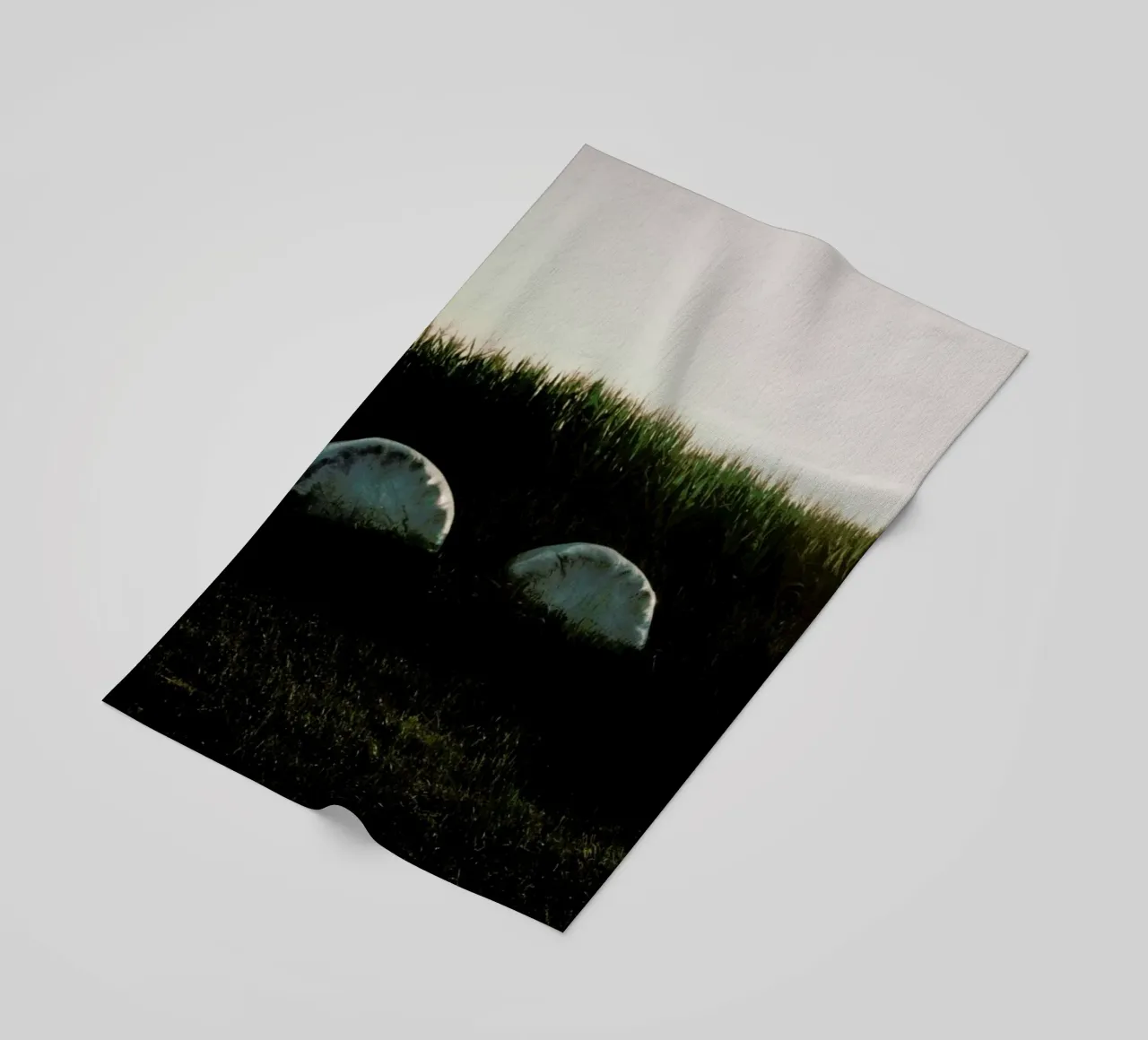 Analog Series Fields At Sundown Strandtuch von Sebastian Hilgetag