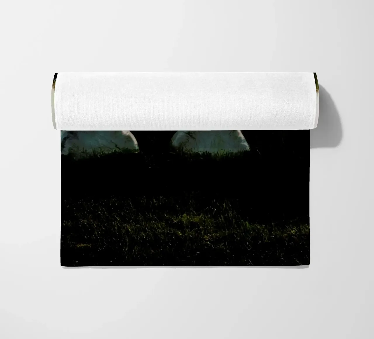 Analog Series Fields At Sundown Strandtuch von Sebastian Hilgetag