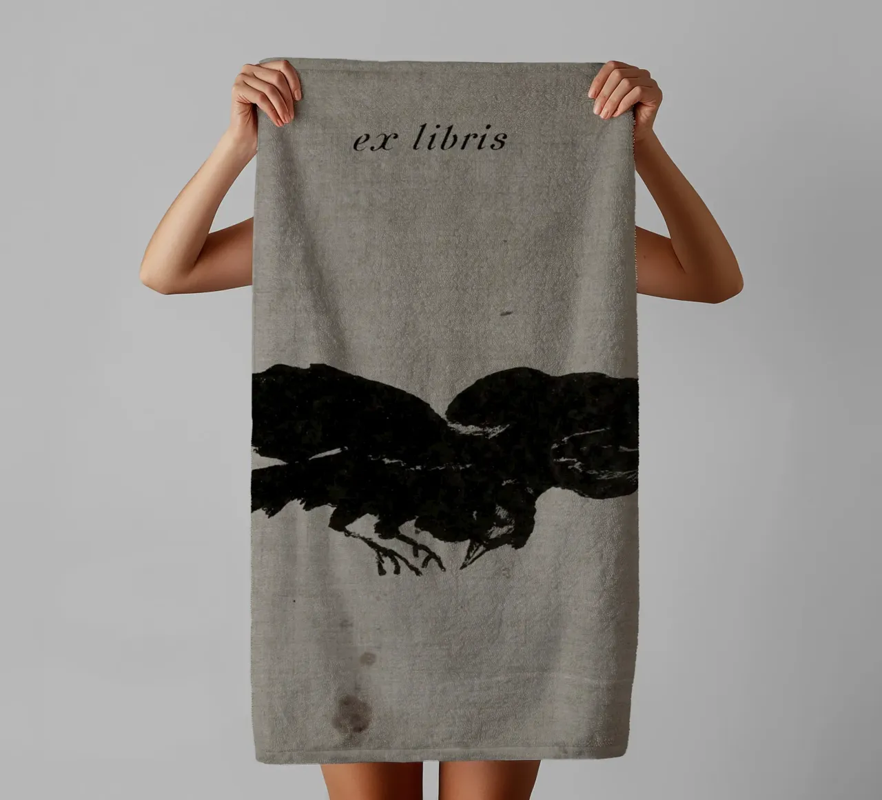 Silhouette di corvo "Ex Libris" - Targhetta per libri gotici d'epoca asciugamano da bagno da ClubArt
