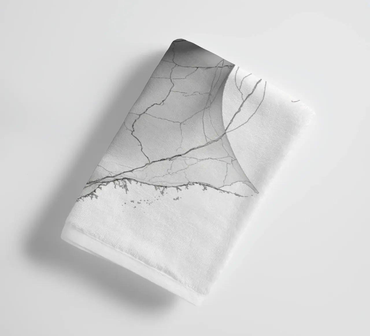 È sbocciata in silenzio asciugamano da bagno da Dustlight Atelier