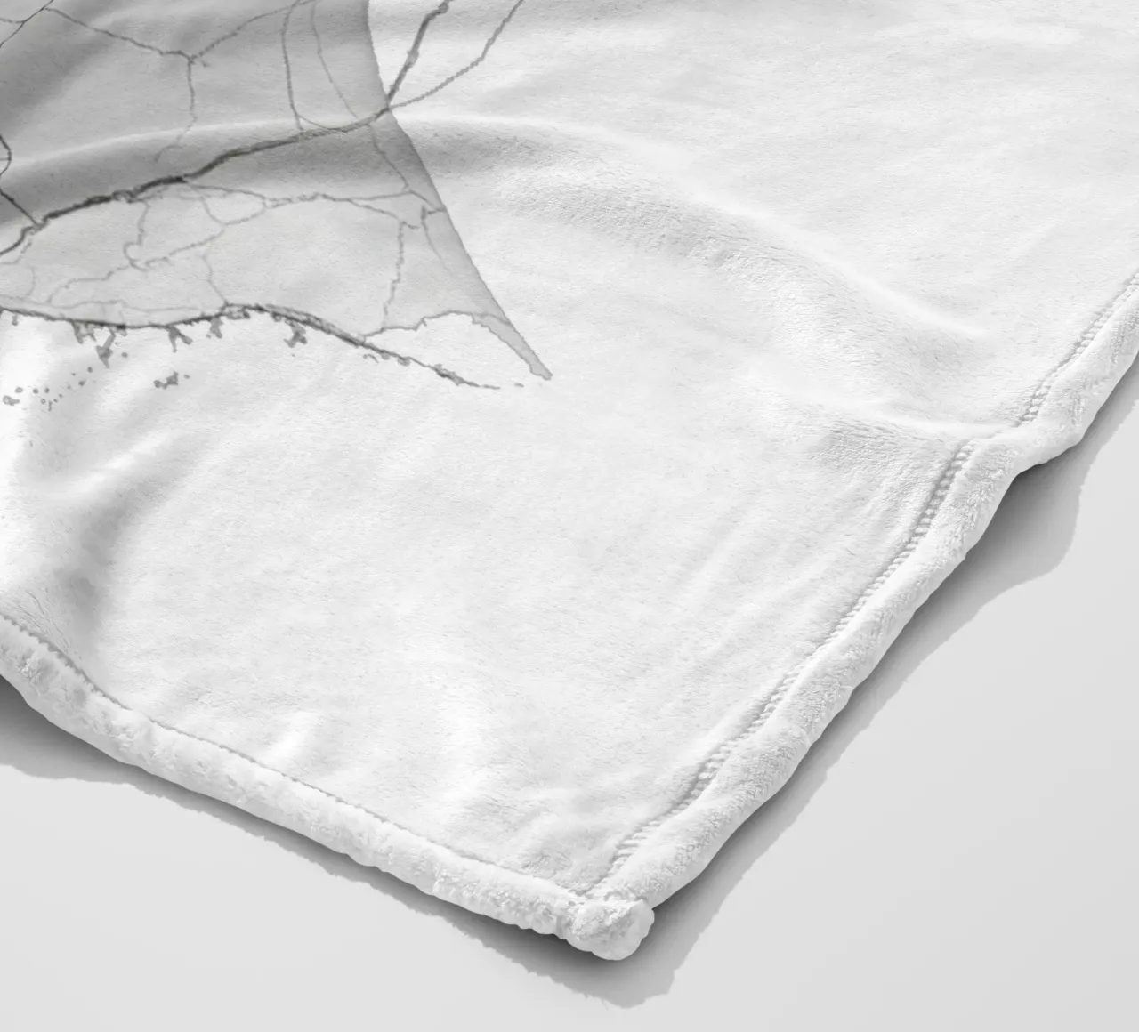 È sbocciata in silenzio coperta in pile da Dustlight Atelier