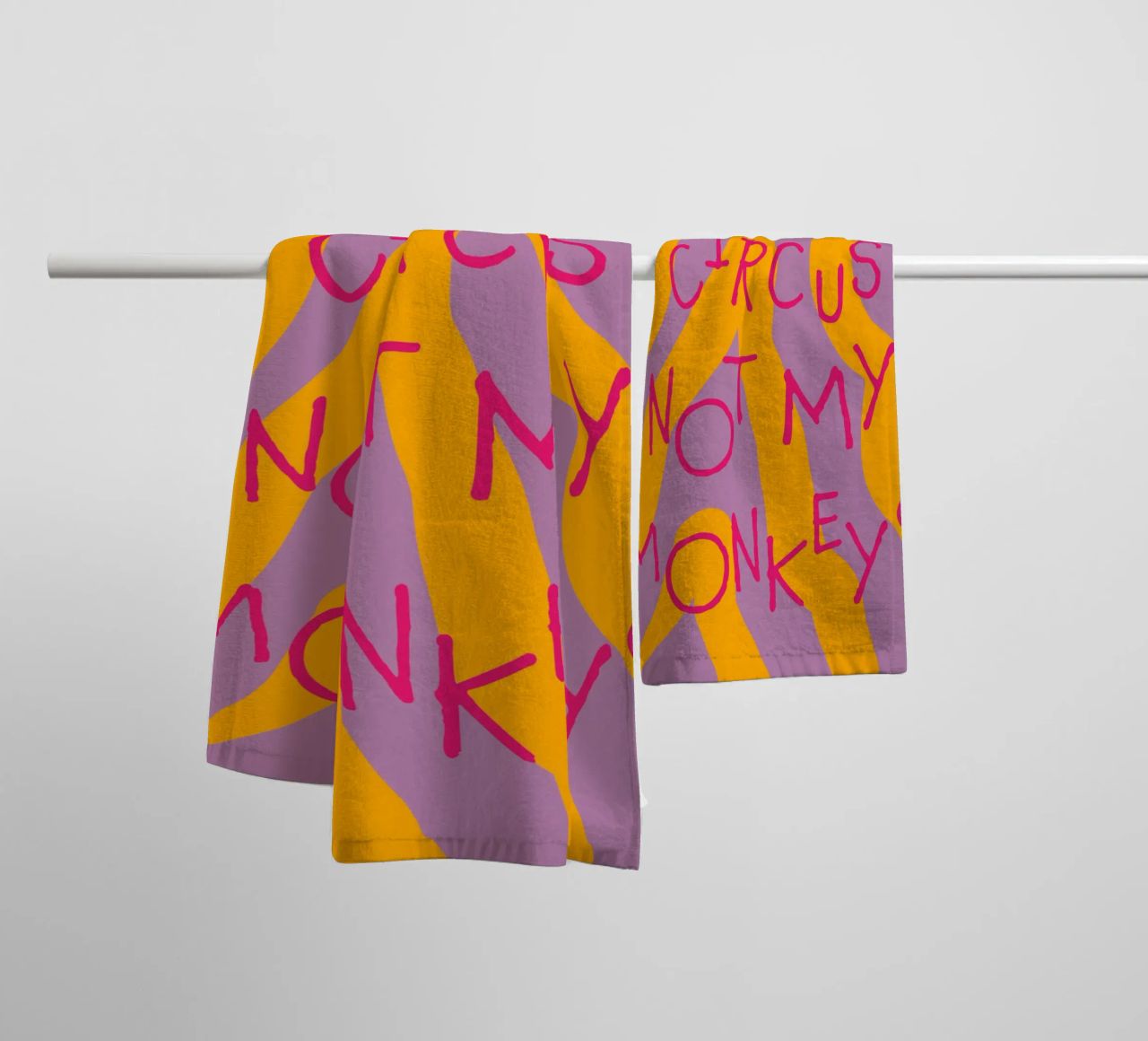 not my circus not my monkeys. Handtuch von FRICKE DESIGN