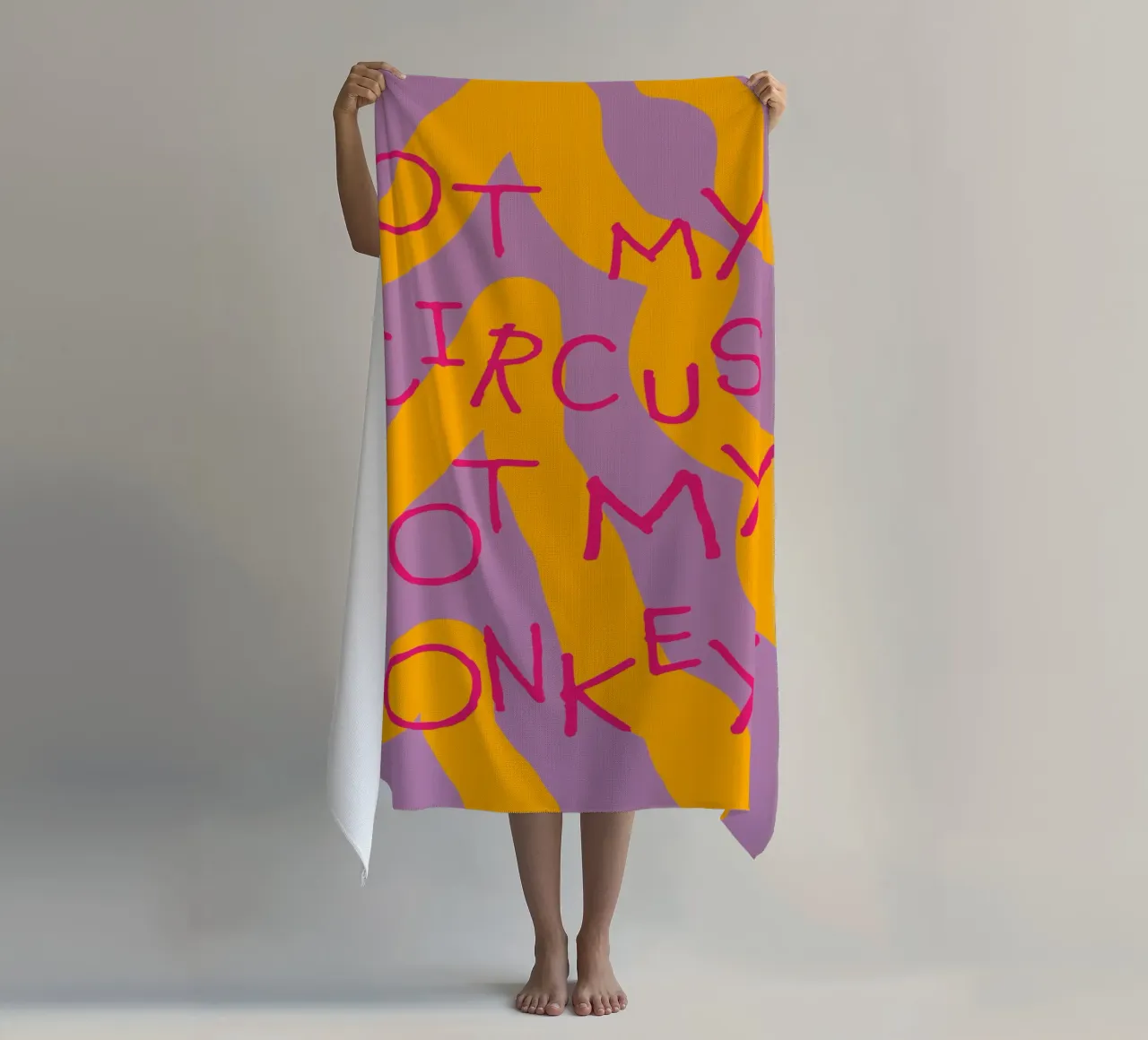 not my circus not my monkeys. toalla de playa de FRICKE DESIGN