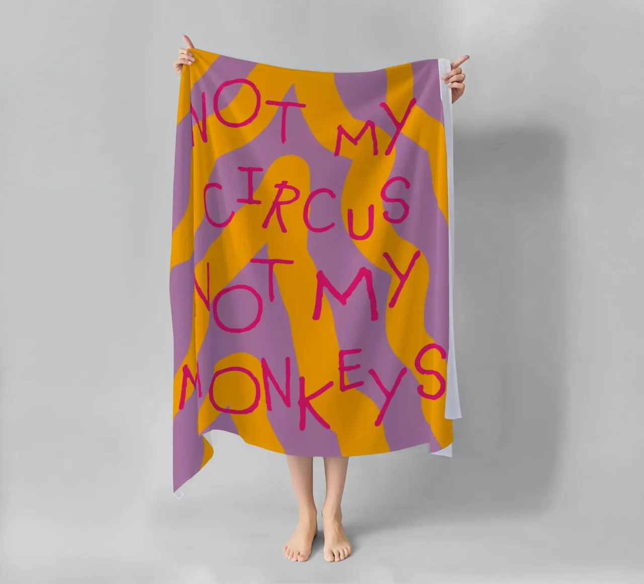 not my circus not my monkeys. toalla de playa de FRICKE DESIGN
