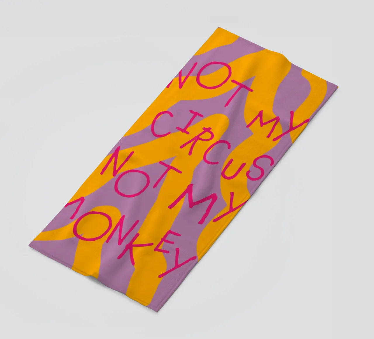not my circus not my monkeys. toalla de playa de FRICKE DESIGN