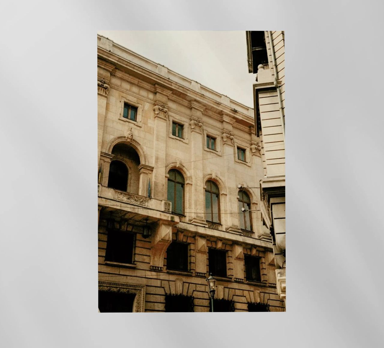 Analog Series Old Buildings pellicola backlit da Sebastian Hilgetag