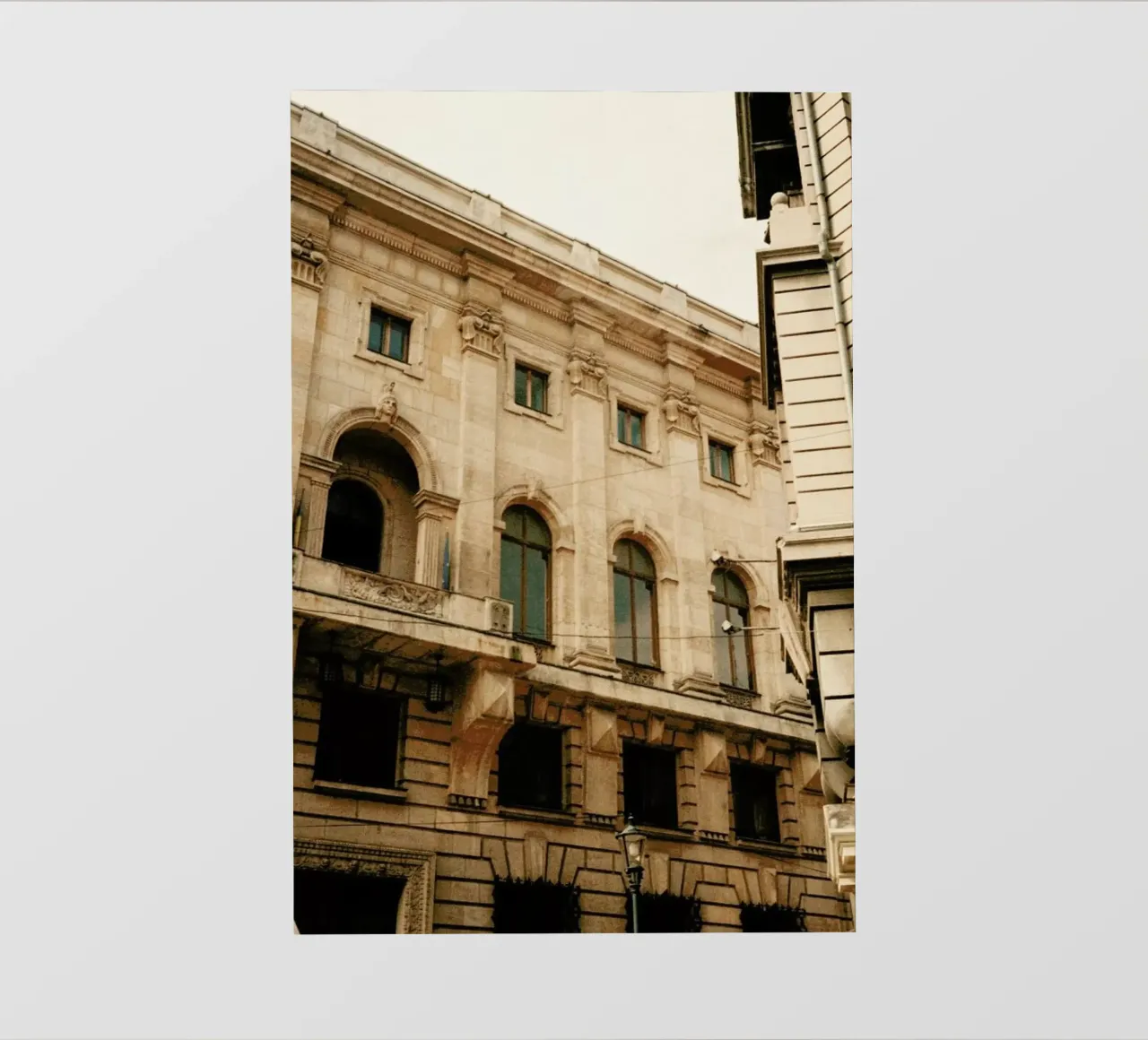 Analog Series Old Buildings pellicola backlit da Sebastian Hilgetag