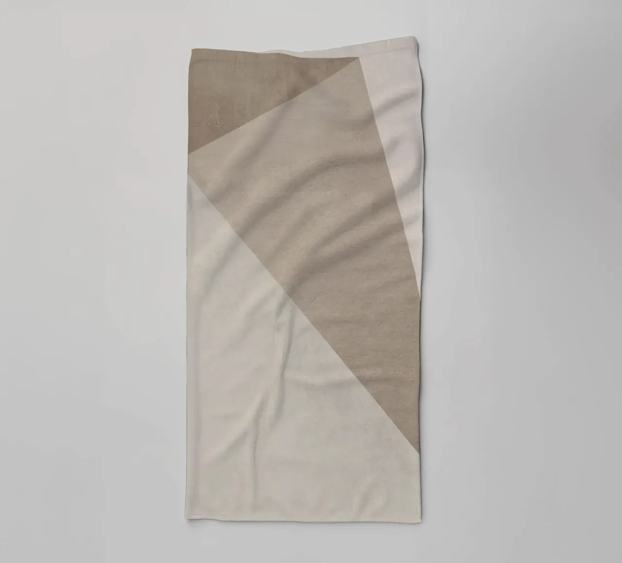 monochrome triangle geometric art asciugamano da bagno da vintageshop