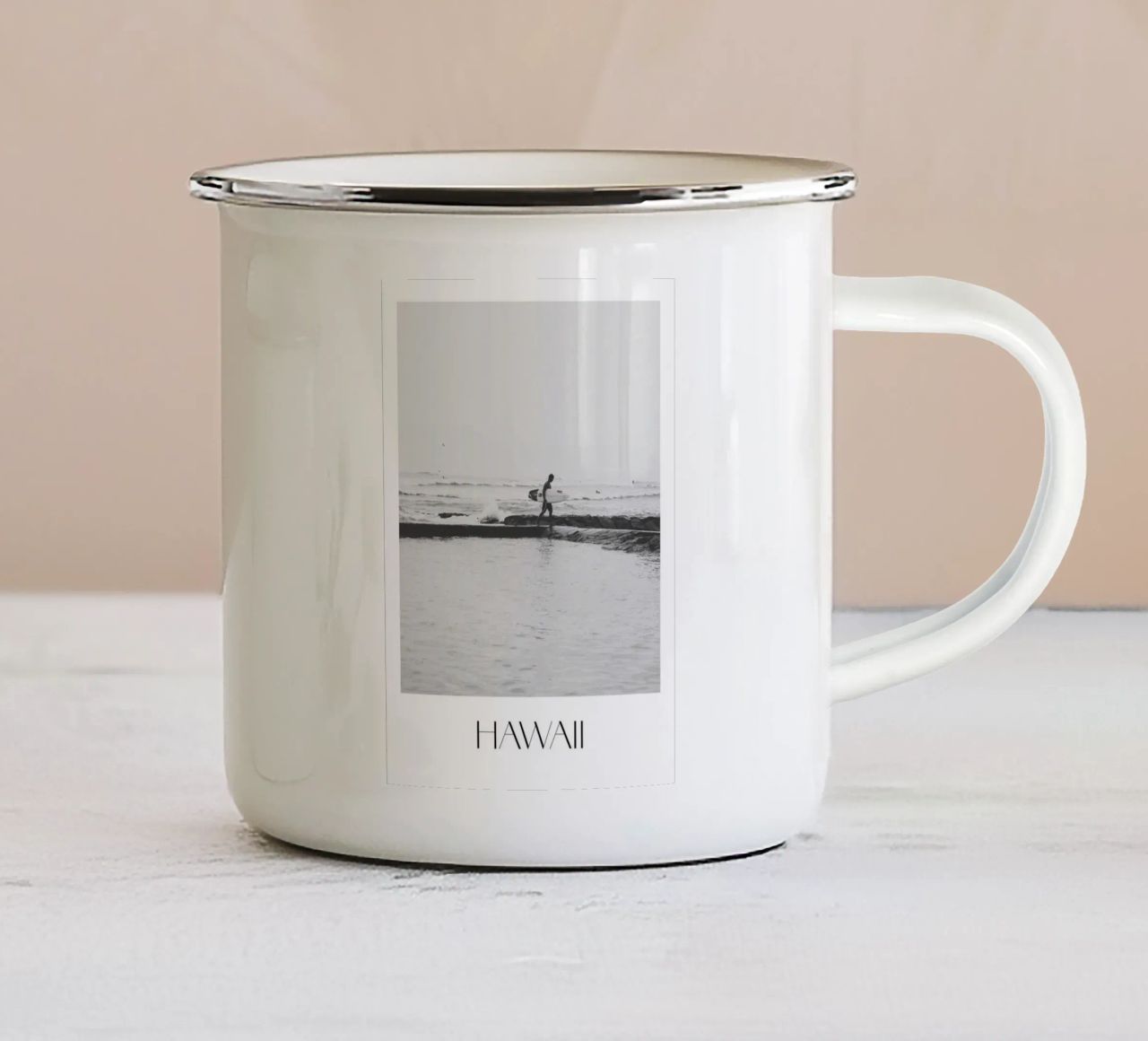 Surfer tazza in smalto da Flo Klein