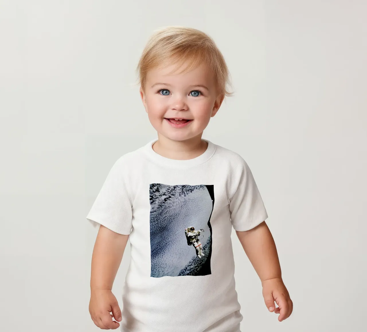 Astronaut in Space maglietta neonato da Vintage by JUNIQE