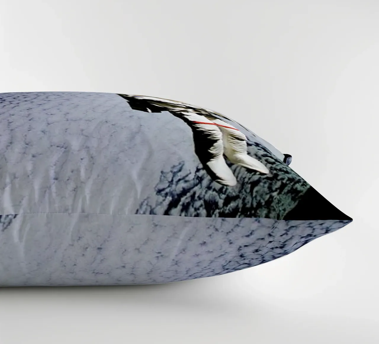 Astronaut in Space cuscino da Vintage by JUNIQE