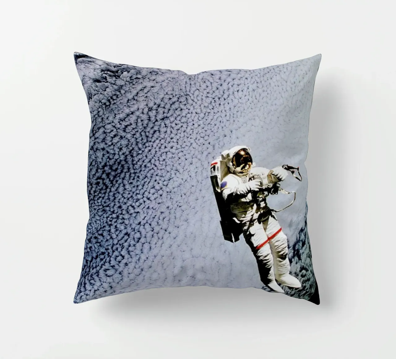Astronaut in Space cuscino da Vintage by JUNIQE