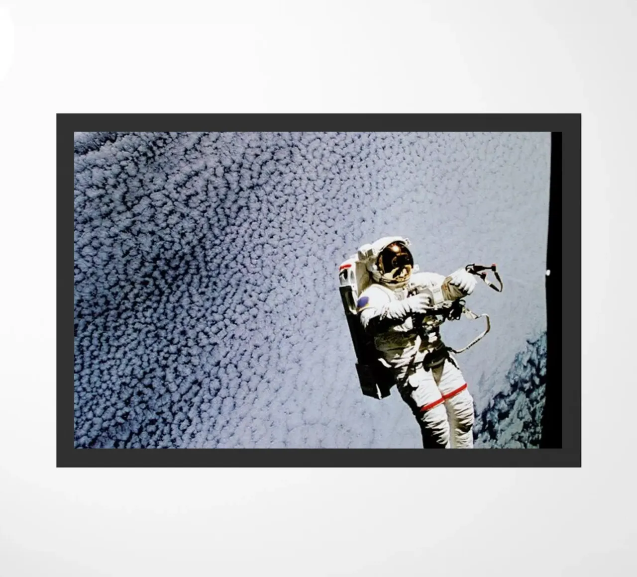 Astronaut in Space zerbino da Vintage by JUNIQE