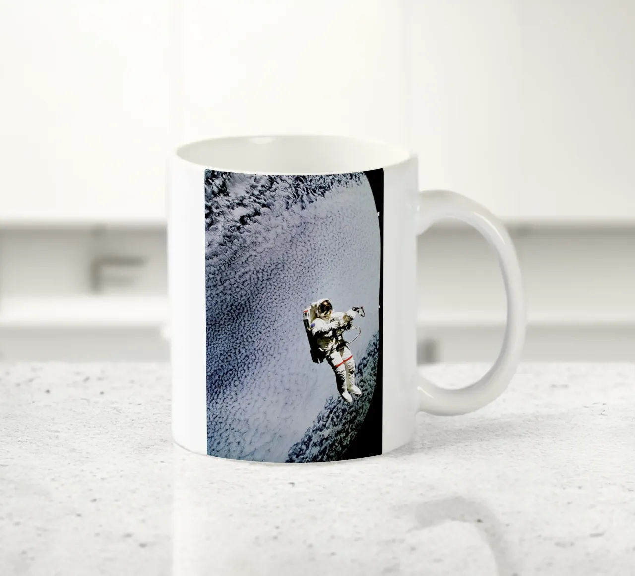 Astronaut in Space tazza in ceramica da Vintage by JUNIQE