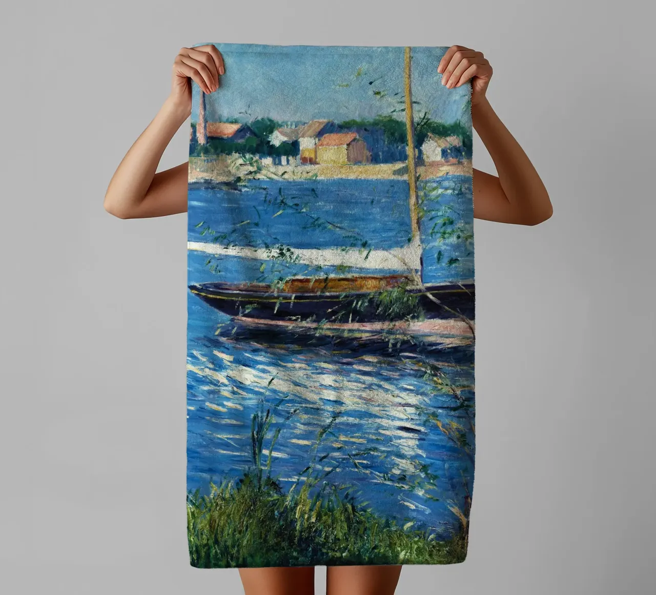 La barca di Claude Monet ormeggiata sulla Senna ad Argenteuil asciugamano da bagno da Monet Art Prints
