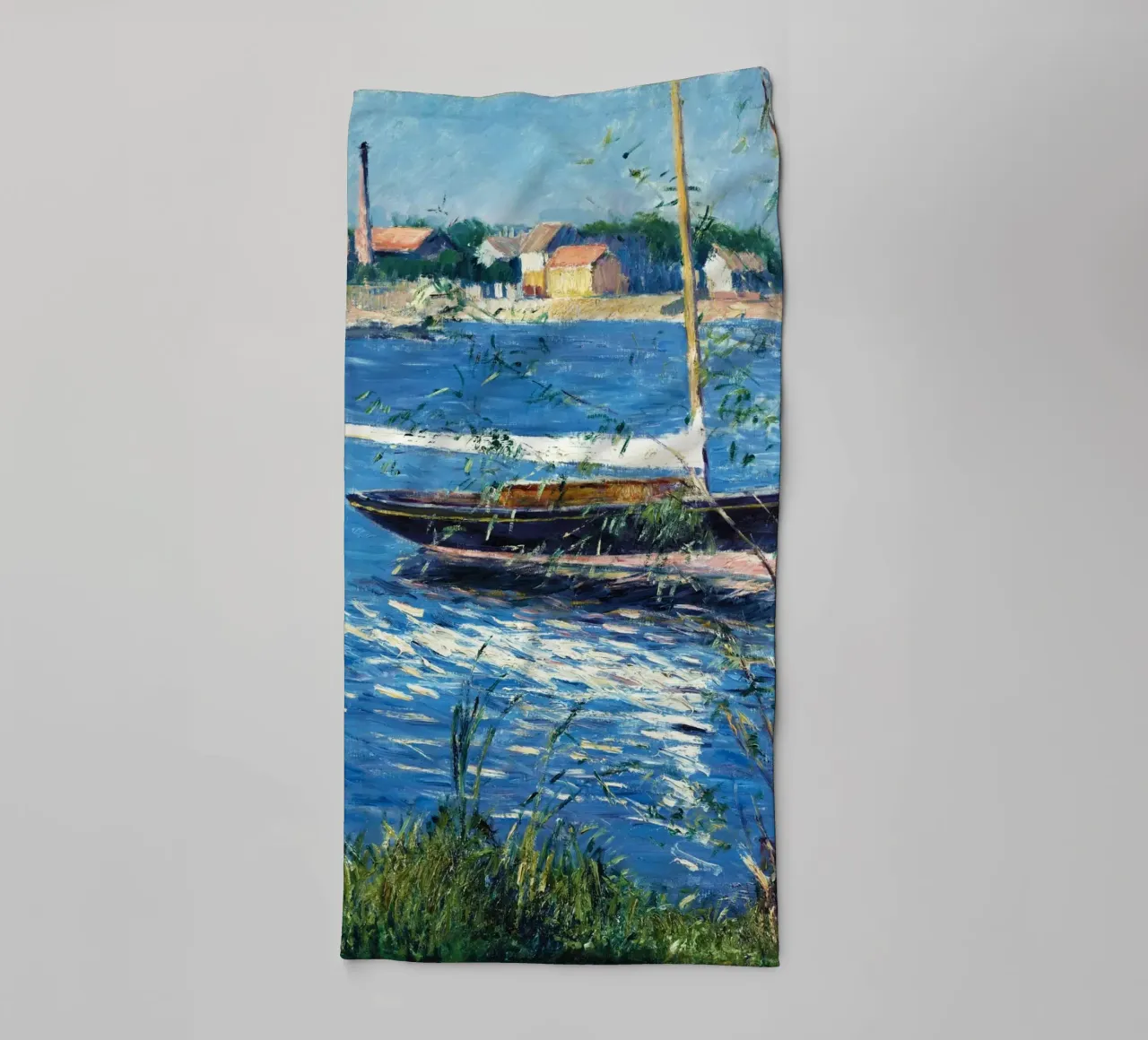 La barca di Claude Monet ormeggiata sulla Senna ad Argenteuil asciugamano da bagno da Monet Art Prints
