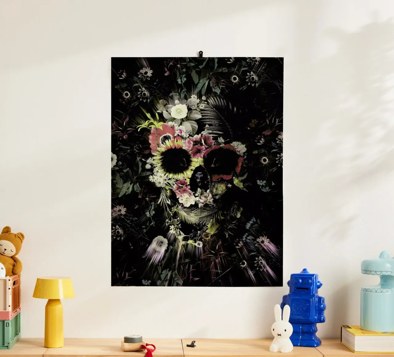 Garden Skull poster con telaio in alluminio da Ali Gulec