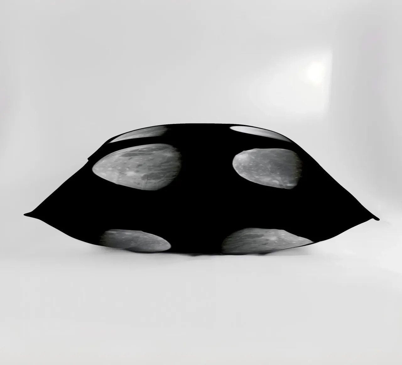 Jupiter's Moons cuscino da Vintage by JUNIQE