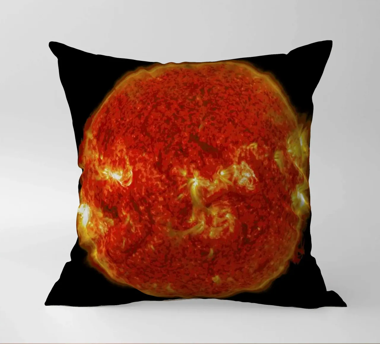 Solar Flare cuscino da Vintage by JUNIQE