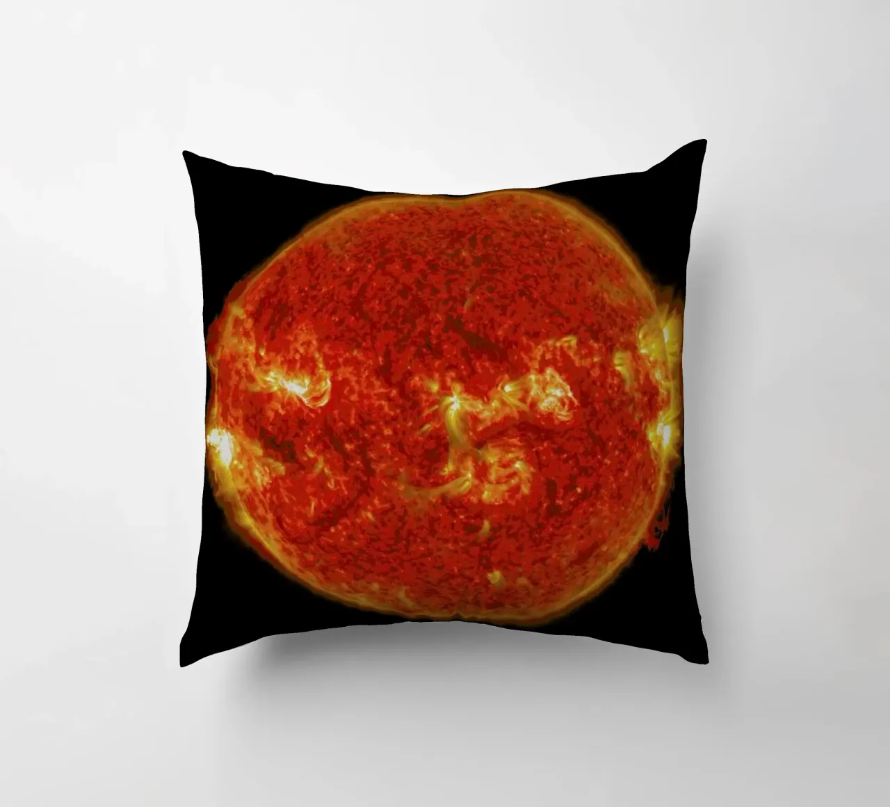 Solar Flare cuscino da Vintage by JUNIQE