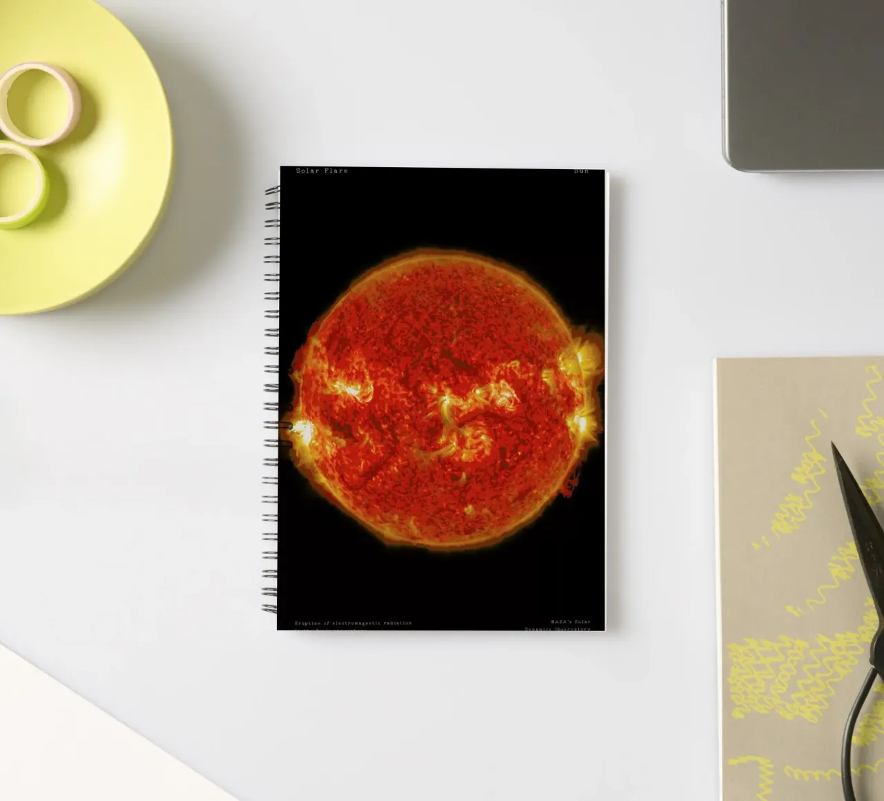 Solar Flare notitieboek met spiraal van Vintage by JUNIQE