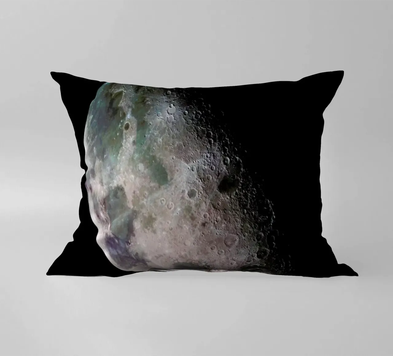 The Moon cuscino da Vintage by JUNIQE