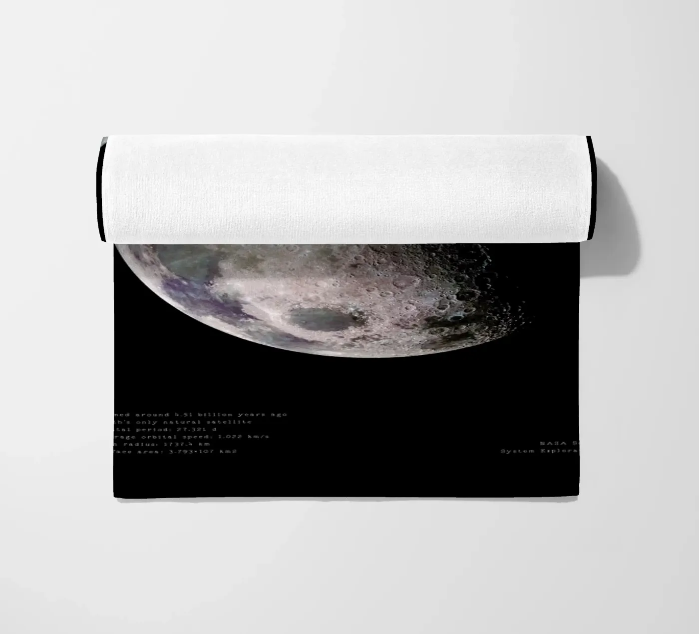The Moon telo mare da Vintage by JUNIQE