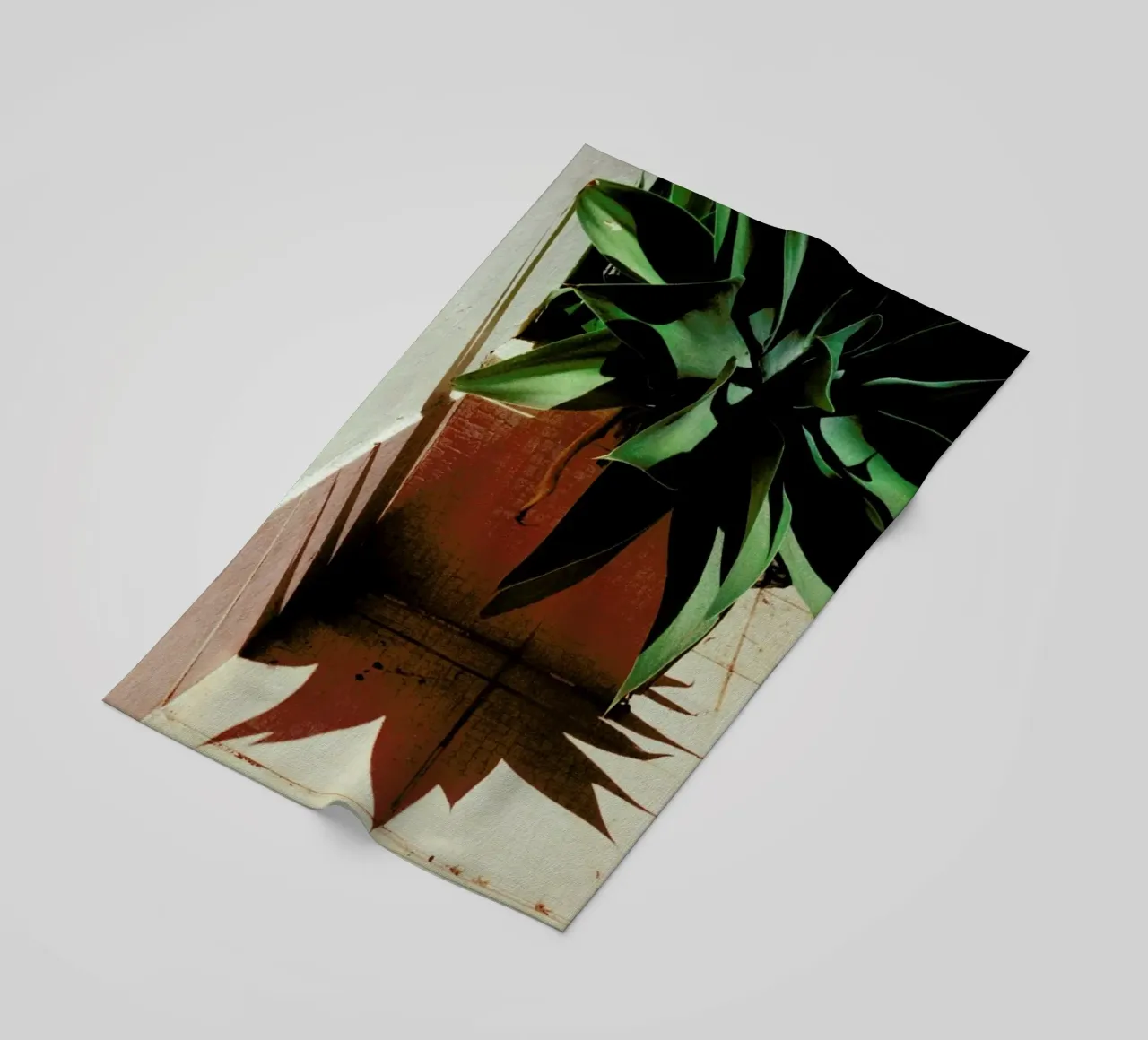 Analog Series Plant By The Pool telo mare da Sebastian Hilgetag