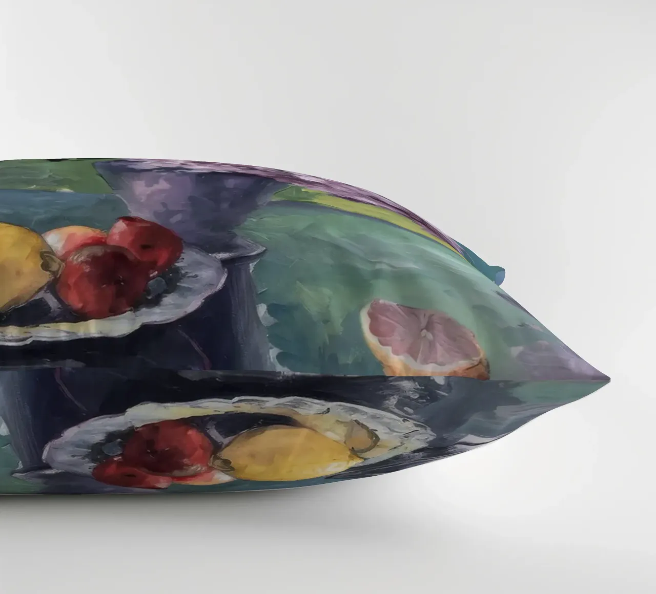 Lillà in brocca d'argento cuscino da Radiance Landscape