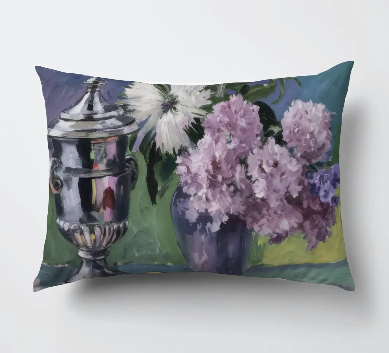 Lillà in brocca d'argento cuscino da Radiance Landscape