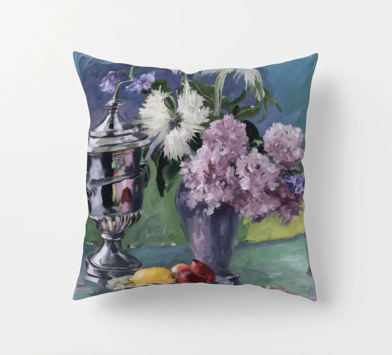 Lillà in brocca d'argento cuscino da Radiance Landscape