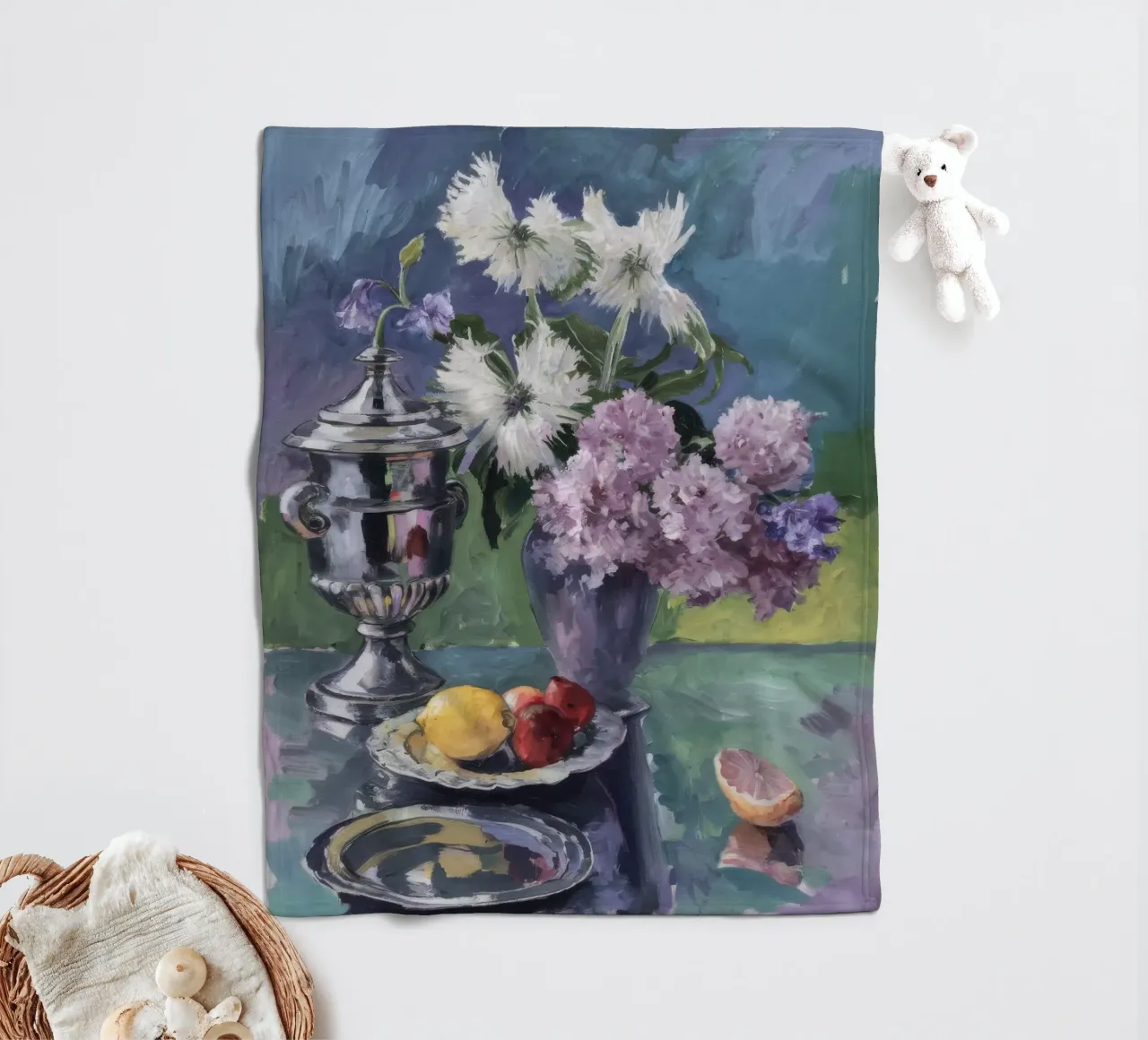 Lillà in brocca d'argento coperta in pile da Radiance Landscape