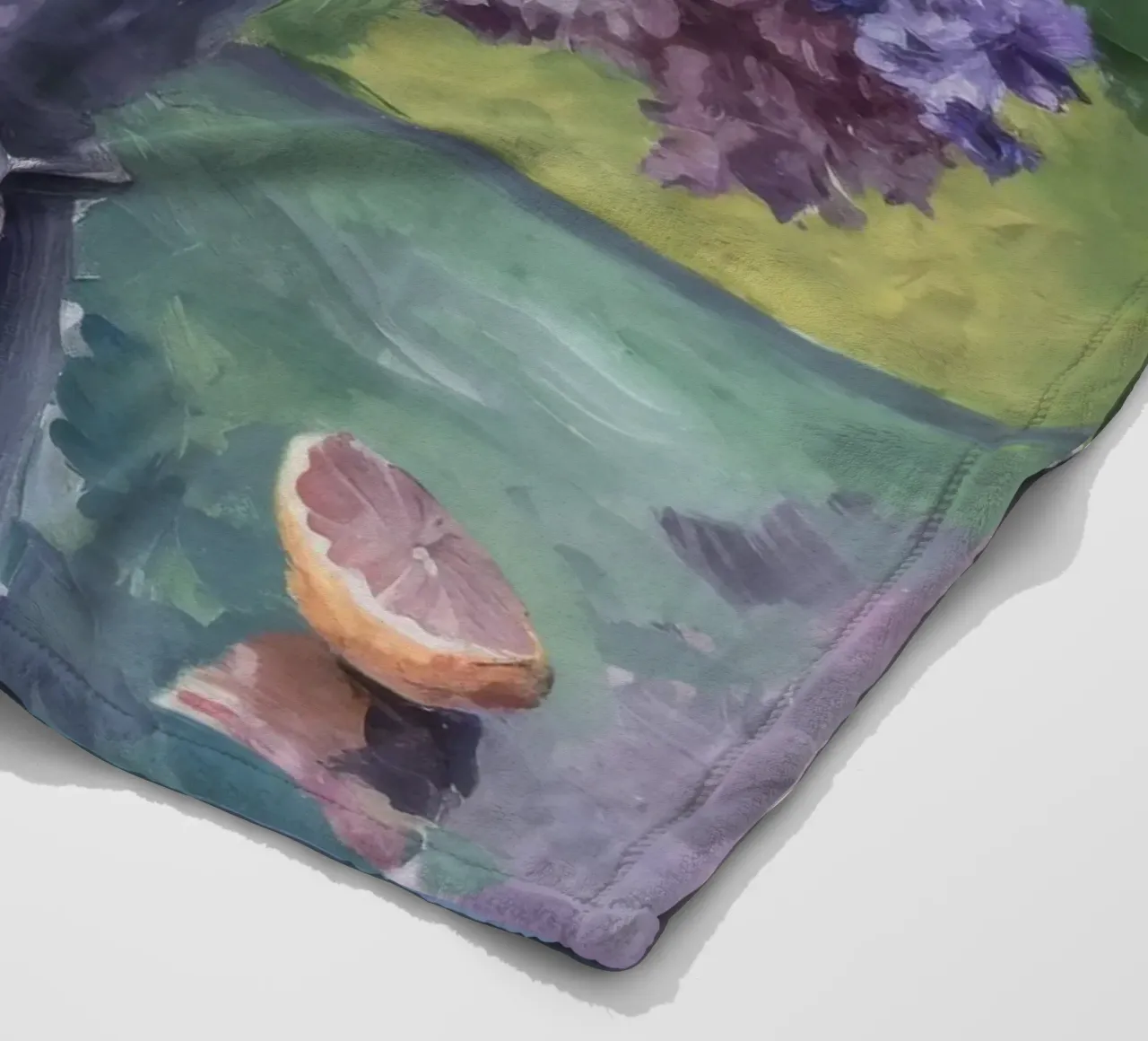 Lillà in brocca d'argento coperta in pile da Radiance Landscape