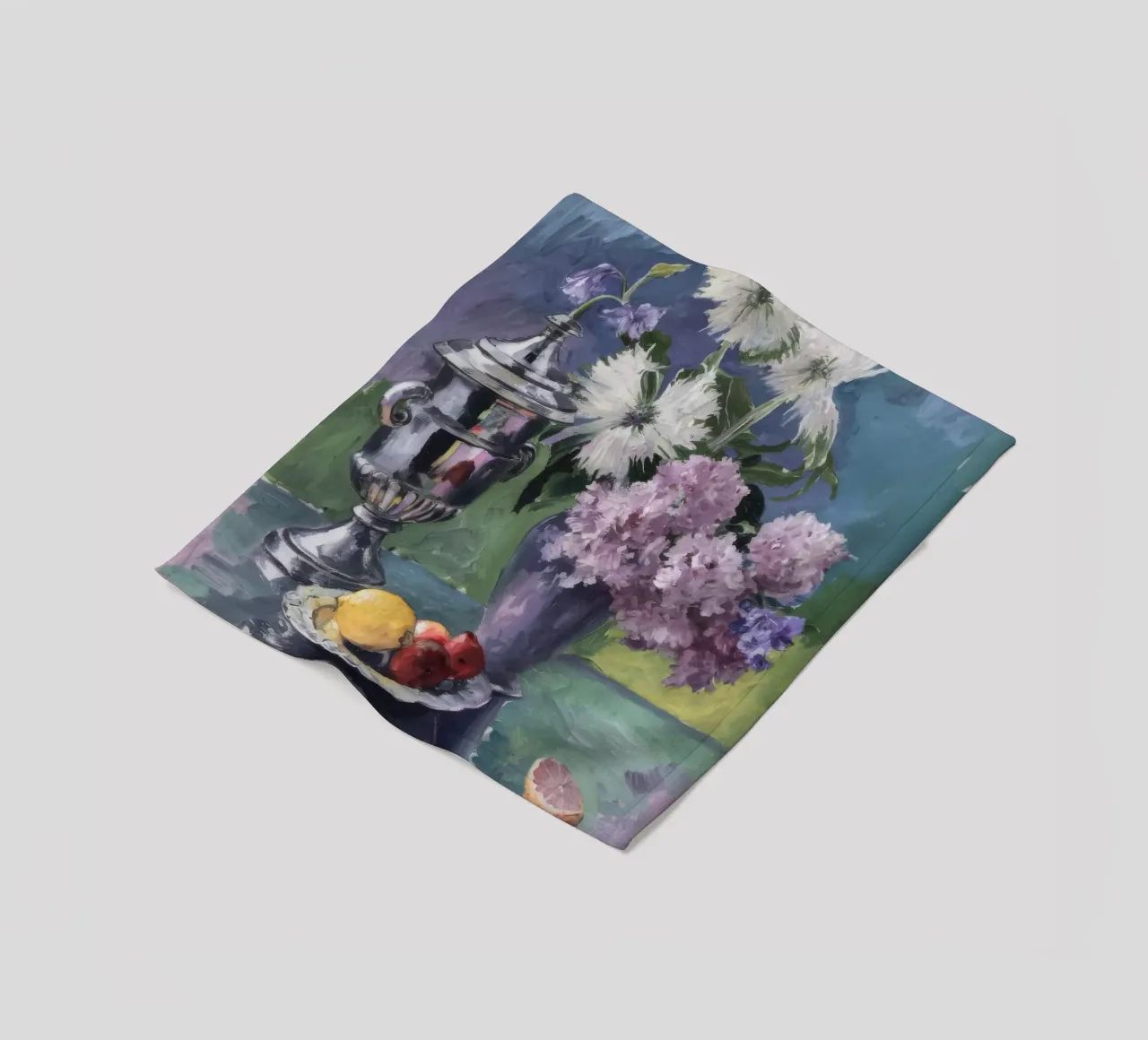 Lillà in brocca d'argento coperta in pile da Radiance Landscape